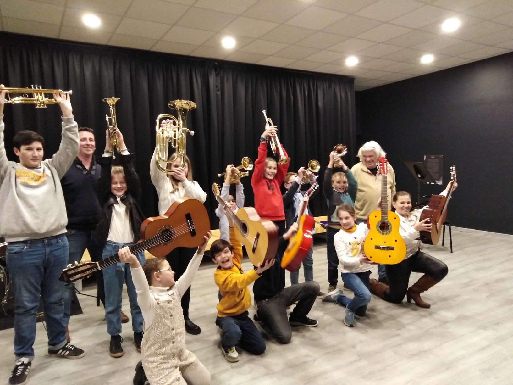 les cuivres et les guitares med